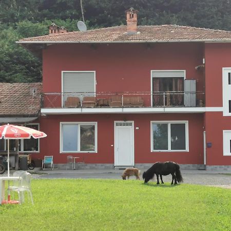 The Horse Hotel Pogno Exterior foto